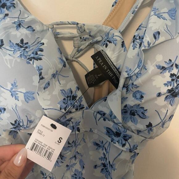 NWT A Pea in the Pod Ruffled Maternity Floral Swimsuit Light Blue Size S - Picture 7 of 7